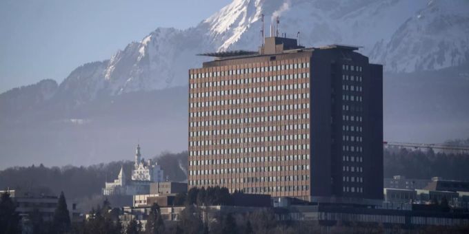 Am Luzerner Kantonsspital wird von den Pflegern Flexibilität gefordert. Diese müssen mit Verschiebungen von vereinbarten Ferientägen rechnen. Kantonsspital Luzern