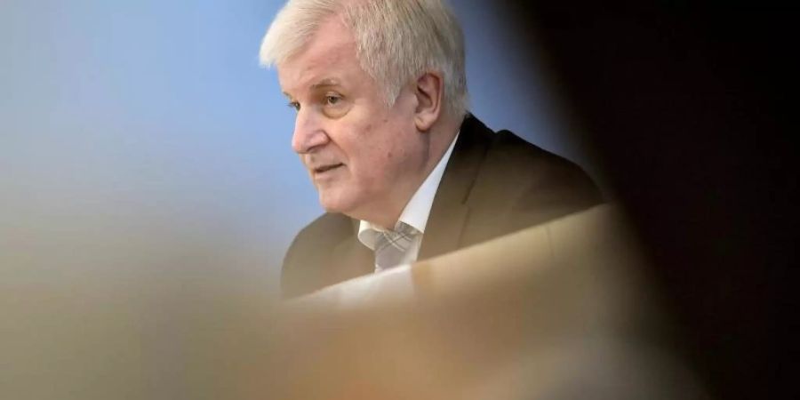 Bundesinnenminister Horst Seehofer während der Pressekonferenz zum Jahresbericht der Bundespolizei. Foto: Britta Pedersen