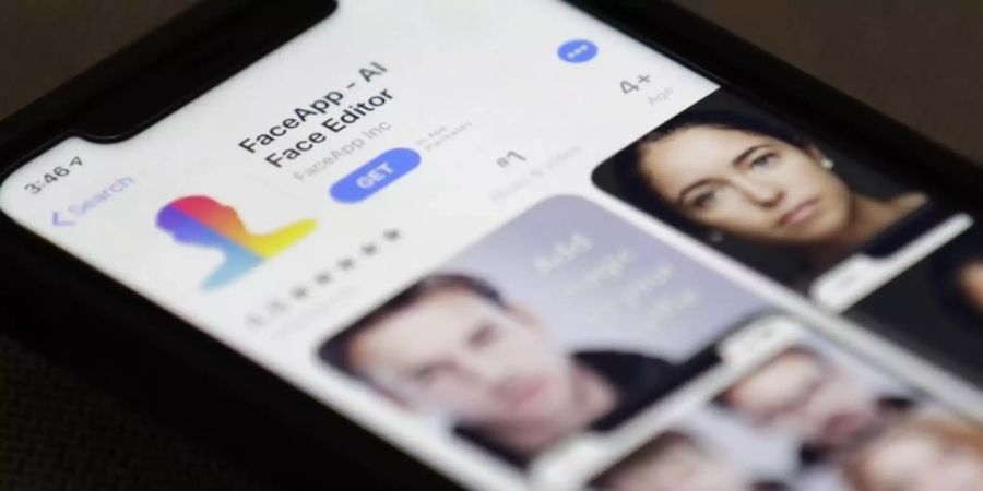 Die von Russland aus betriebene App FaceApp könnte wegen ihres Umgangs mit persönlichen Daten ein nationales Sicherheitsrisiko darstellen. Foto: Jenny Kane/AP