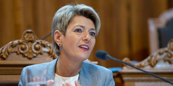 Auch Augenfarbe - Keller-Sutter will Täter-DNA noch genauer analysieren