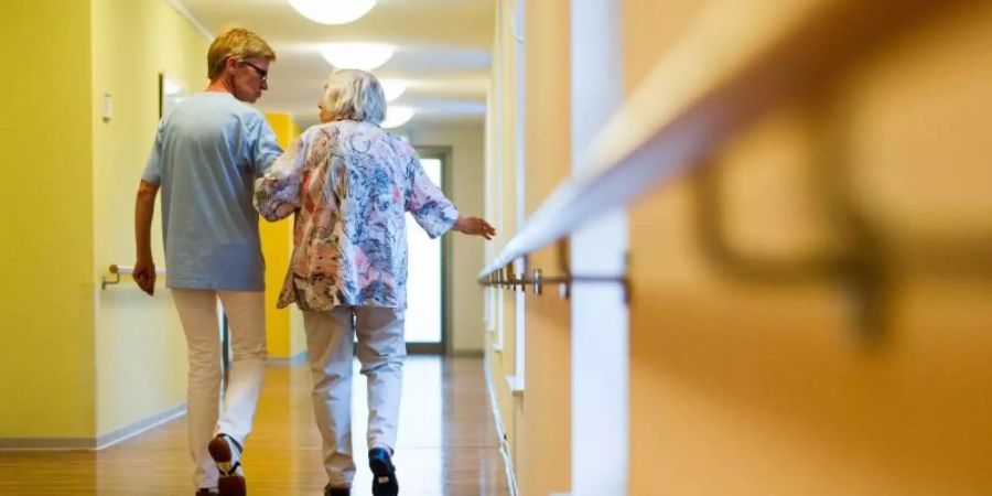 Kinder pflegebedürftiger Eltern sollen finanziell entlastet werden. Foto: Christoph Schmidt