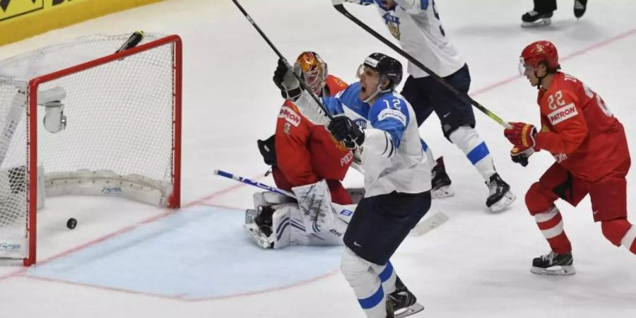 Marko Anttila (Nr. 12) schoss Finnland gegen die Russen ins WM-Finale. Foto: Vít Šimánek/CTK