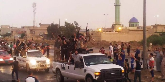 Kämpfer des Islamischen Staates in Mossul im Jahr 2014. Im Irak wurden drei Franzosen zum Tode verurteilt. islamischer Staat