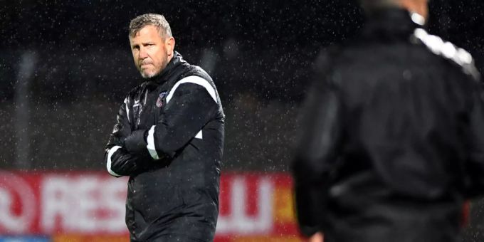 Stéphane Henchoz bestreitet mit Neuchatel Xamax die Barrage gegen den FC Aarau. Stephane Henchoz Neuchatel Xamax