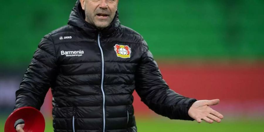 Gibt sein Comeback auf internationaler Bühne: Bayer-Coach Peter Bosz. Foto: Marius Becker