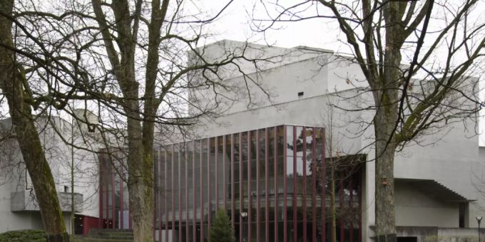 Das Theater St. Gallen will in der letzten Spielzeit vor der grossen Sanierung des Theatergebäudes beim Stadtpark nochmals «Theater total» bieten. Am Donnerstag wurde der Spielplan präsentiert. (Archivbild) Das Theater St. Gallen will in der letzten Spielzeit vor der grossen Sanierung des Theatergebäudes beim Stadtpark nochmals «Theater total» bieten. Am Donnerstag wurde der Spielplan präsentiert. (Archivbild)