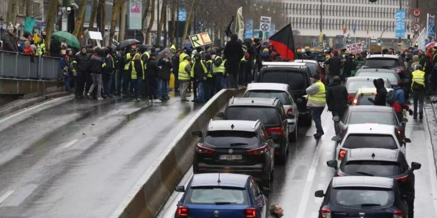 Nach Schätzungen der Polizei beteiligten sich vor kurzem rund 70 000 Bürger an einem «Marsch für das Klima» in Brüssel. Foto: Nicolas Maeterlinck/BELGA/dpa