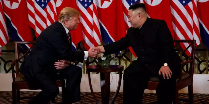 US-Präsident Donald Trump trifft auf Nordkoreas Machthaber Kim Jong Un in Hanoi. Trump Kim Jong Un