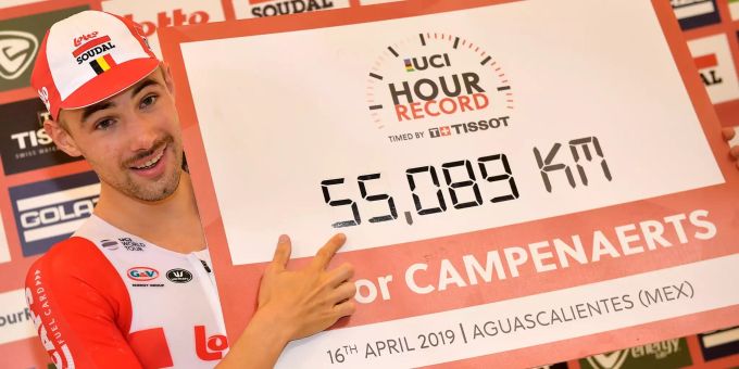 Der Belgier Victor Campenaerts freut sich über seinen neuen Stundenweltrekord. Stundenweltrekord für Victor Campenaerts