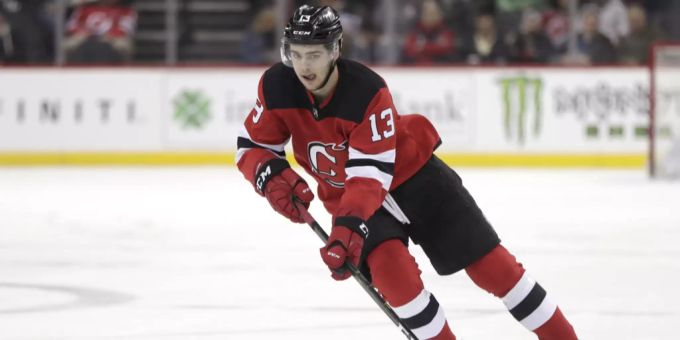 Nico Hischier hat in der NHL eine erste Top-Marke erreicht. Nico Hischier