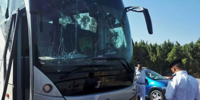 Beschädigter Bus nach Bombenanschlag Beschädigter Bus nach Bombenanschlag