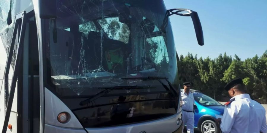 Beschädigter Bus nach Bombenanschlag