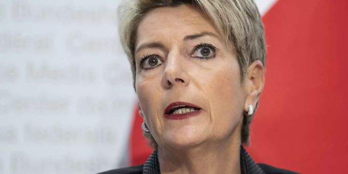 Justizministerin Karin Keller-Sutter will mehr Instrumente für die Polizei. terrorismus Keller-Sutter