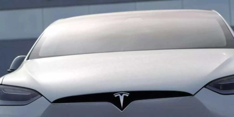 In den Tesla-Shops wird es weiterhin Fahrzeuge für Testfahrten geben. Die Verkäufe sollen jedoch online abgeschlossen werden. Foto: David Zalubowski/AP