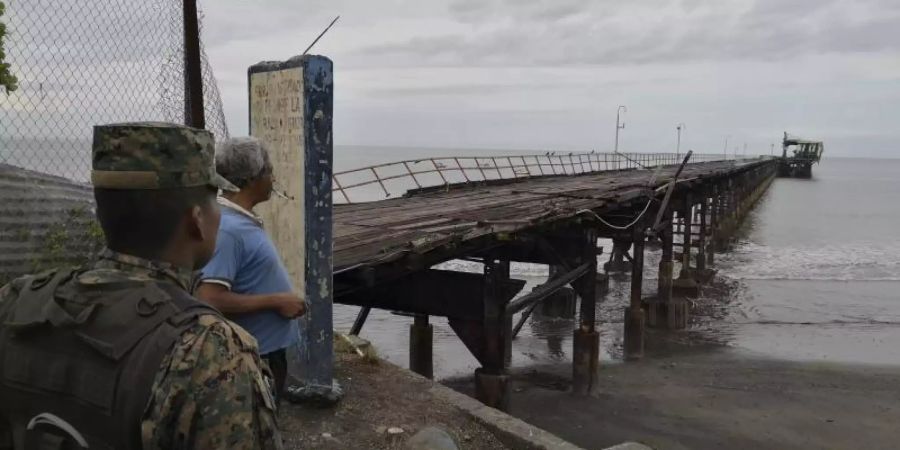 Zerstörter Pier: Ein Erdbeben der Stärke 6,1 hat Costa Rica und das angrenzenden Panama erschüttert. Foto: AP