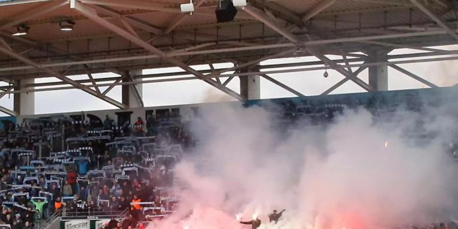 Im Stadion des Chemnitzer FC durfte für einen rechtsextremen eine Trauerbekundung stattfinden. Foto: Harry Härtel/dpa-Zentralbild/dpa