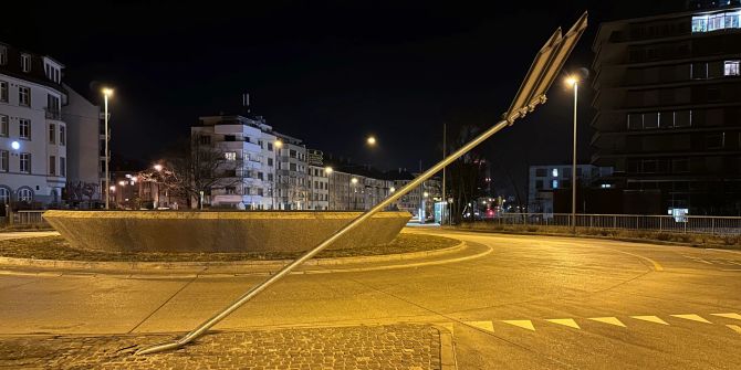 Basel: Signalstange beschädigt