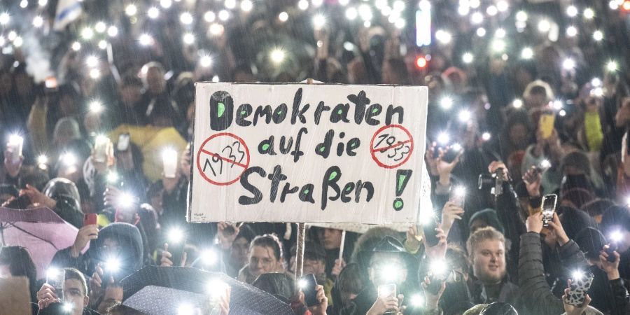 Rund 17.000 Demonstrierende waren es nach Angaben der Polizei allein im hessischen Darmstadt.