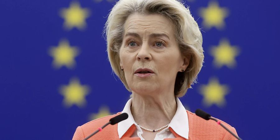 EU-Kommissionspräsidentin Ursula von der Leyen: «Seit wir dem Land Kandidatenstatus zuerkannt haben, hat es beeindruckende Schritte auf uns zu gemacht.» Foto: Jean-Francois Badias/AP/dpa