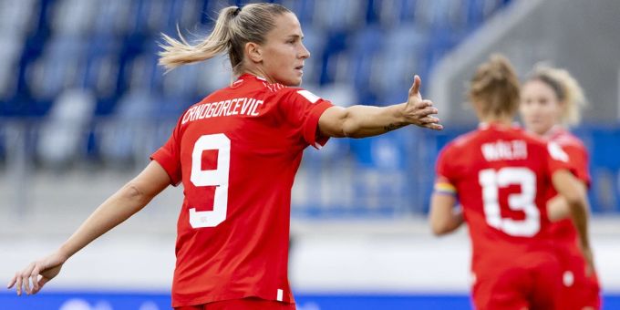 Nationalspielerin Ana-Maria Crnogorcevic freut sich auf die Frauen-Weltmeisterschaft mit der Schweiz. Ana Maria Crnogorcevic
