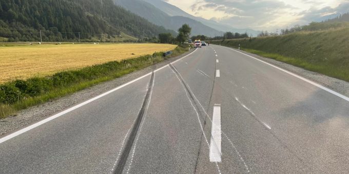 Bever: Fahrunfähiger Automobilist stürzt in Strassengraben Bever: Fahrunfähiger verunfallt