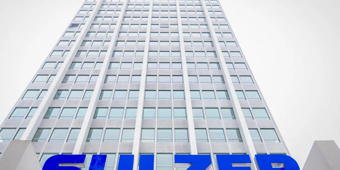 Beim Industriekonzern Sulzer läuft es rund. Die starke Auftragsdynamik hat sich fortgesetzt und zu einem deutlichen Anstieg der Bestellungen im ersten Semester geführt. Nun erhöht das Unternehmen auch die Jahresprognose. (Archivbild) sulzer