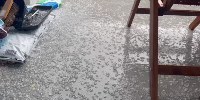 Hagel und Regen - So heftig zieht das Gewitter über Zürich