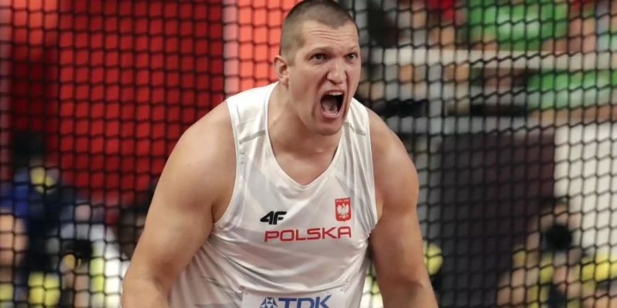 Wojciech Nowicki aus Polen bekam auch noch eine Bronzemedaille. Foto: Hassan Ammar/AP/dpa