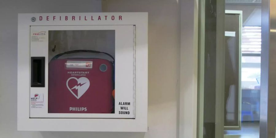 Defibrillator