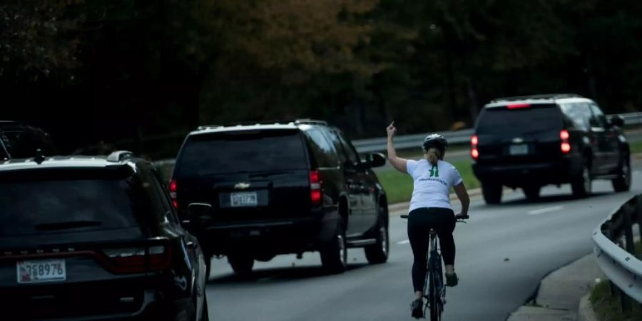 Briskman zeigte Autokolonne von Trump den Stinkefinger