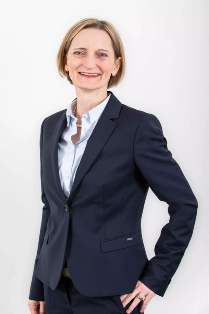 Karin Hochl ist Rechtsanwältin im Kanton Zürich. Als solche betreut sie unter anderem lesbische Elternpaare. Mutter-Ehe für Alle