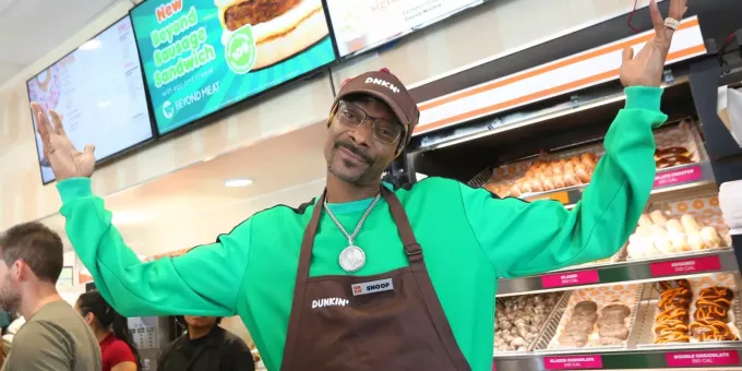 Snoop Dogg mag Hot Dogs, die vegan sind. Snoop Dogg isst vegan
