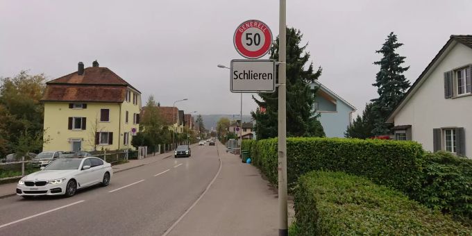 Ortsschild der Gemeinde Schlieren. Ortsschild der Gemeinde Schlieren.
