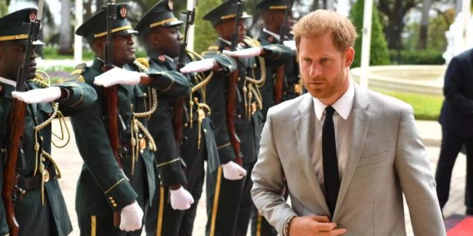 Prinz Harry trifft zu einer Audienz mit dem Präsidenten von Angola ein. Foto: Dominic Lipinski Prinz Harry trifft zu einer Audienz mit dem Präsidenten von Angola ein. Foto: Dominic Lipinski