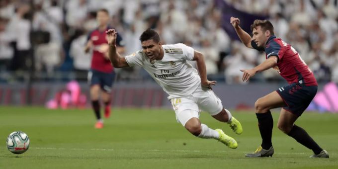 Casemiro räumt im Mittelfeld von Real ab, Diebe räumen seine Wohnung aus. casemiro