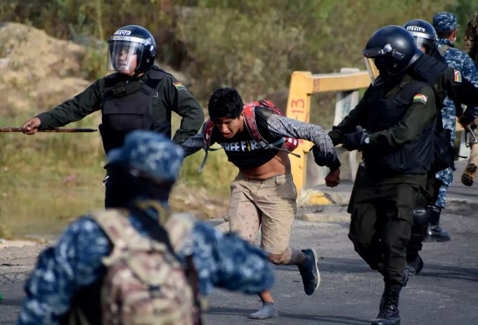 Die Polizei liess die Demonstranten nicht passieren. Bolivien