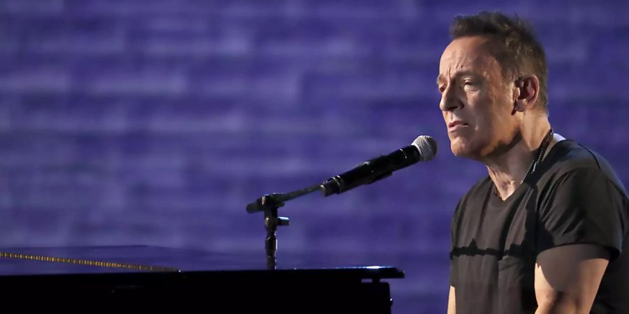 ARCHIV - Bruce Springsteen in der Radio City Music Hall in New York. Foto: Michael Zorn/Invision/AP/dpa