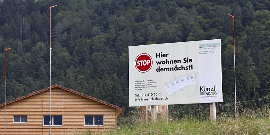 Ein eigenes Haus oder eine Wohnung: Das wünschen sich viele Menschen in der Schweiz, gerade auch die jüngere Generation. Doch wirklich leisten können es sich nur die wenigsten. (Symbolbild)