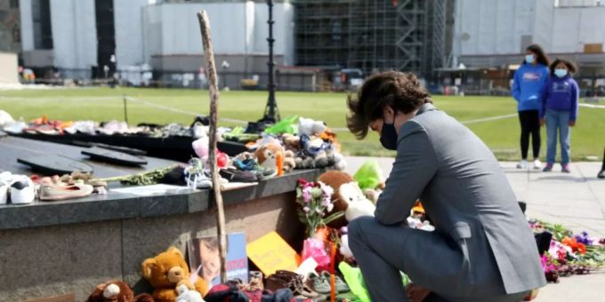 Premierminister Justin Trudeau bei einer Gedenkveranstaltung. Justin Trudeau Britisch-Kolumbien