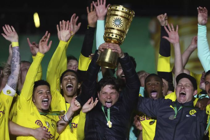 Edin Terzic holte mit dem BVB den DFB-Pokal. bvb