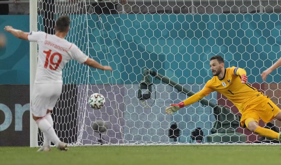 Mario Gavranovic erzielt den Ausgleich und versenkt später auch seinen Penalty.