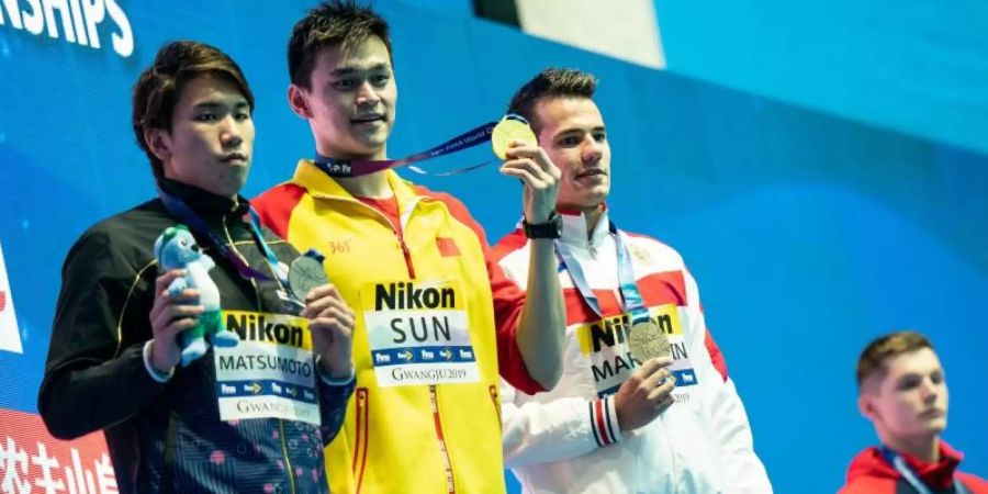 Der Chinese Sun Yang (2.v.l.) wurde bei Siegerehrungen von seinen Konkurrenten ignoriert. Foto: Bernd Thissen