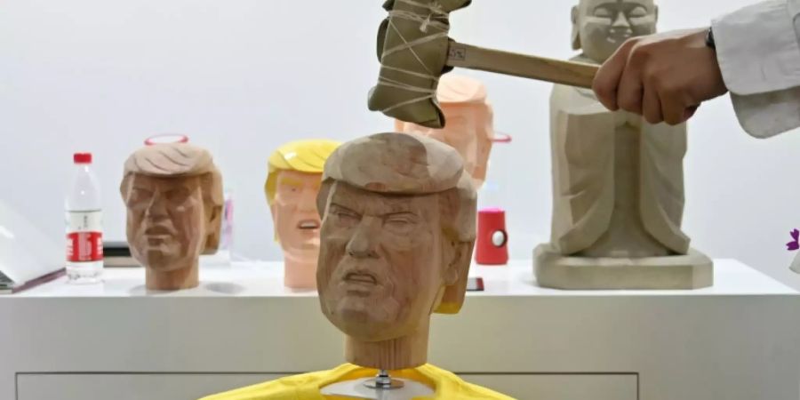 Plastik-Wackelkopf von US-Präsident Donald Trump in China