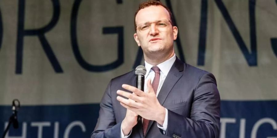 Jens Spahn spricht während des Tags der Organspende in Kiel (Archiv). Foto: Markus Scholz