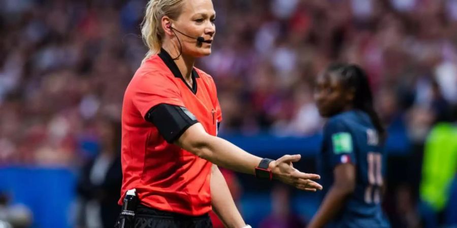 Schiedsrichterin Bibiana Steinhaus hat sich bei der WM der Frauen in Frankreich verletzt. Foto: Fredrik Varfjell/Bildbyran via ZUMA Press