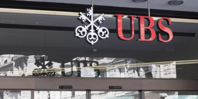 Das Logo der UBS am Zürcher Paradeplatz. UBS