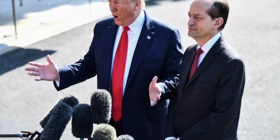 Trump (links) und Acosta am Freitag in Washington