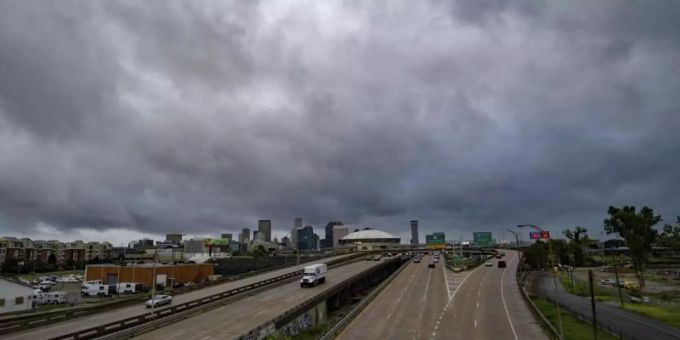 Schlechtwetterfront über Baton Rouge: Louisiana rüstet sich für einen schweren Tropensturm. Foto: Matthew Hinton Schlechtwetterfront über Baton Rouge: Louisiana rüstet sich für einen schweren Tropensturm. Foto: Matthew Hinton