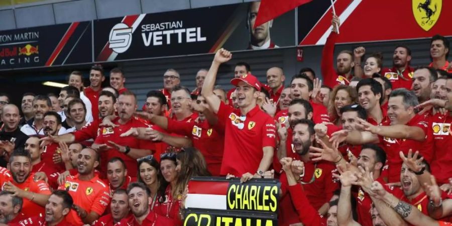 Charles Leclerc hat Ferrari beim Grossen Preis von Italien den ersten Heimsieg seit 2010 beschert. Foto: Antonio Calanni/AP