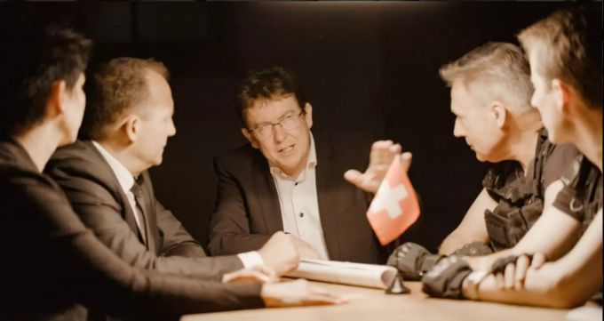 Im Spielfilm «Wahlkampf» macht die SVP Jagd auf das SP-Strategie-Papier. Stets vor Augen: Die Schweiz. SVP Wahlkampf Film